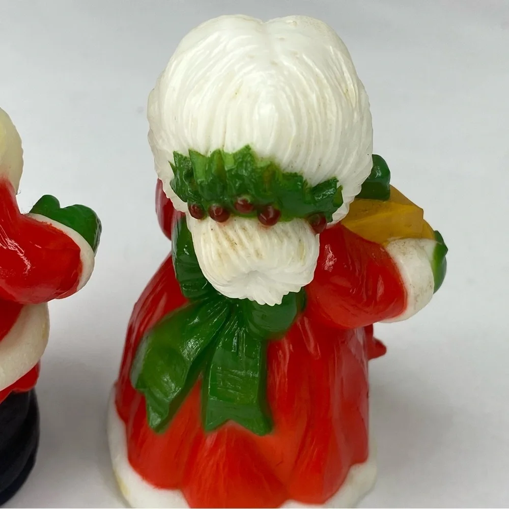 Vtg Hallmark Cards Mr and Mrs Santa Claus Christmas Salt & Pepper Shakers 1980s